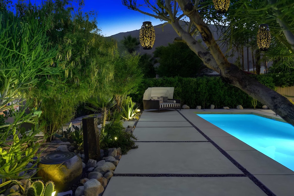 Modern Oasis w Pool Patio Lounge Mountain Views Palo Verde by AvantStay - photo 27