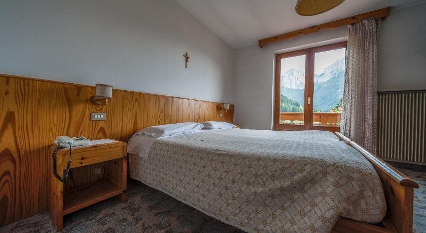 Hotel Garnì Rosengarten in Pozza Di Fassa, Italy