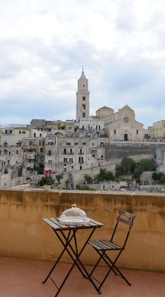 Antica Dimora Storica la finestra sul Campanile — carbon neutral stay, Matera