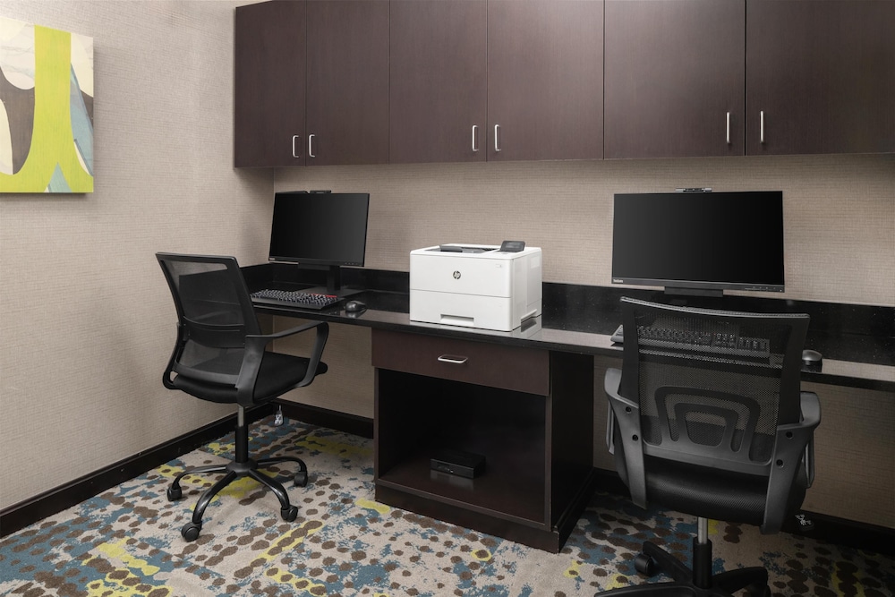 Hampton Inn Fairmont - photo 27