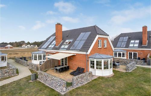 Three Bedroom Holiday Home In Romo — 5-Star Luxury Hotel in None, Denmark