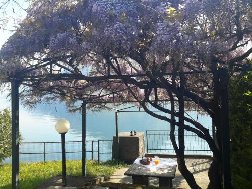 IseoLakeRental La Villina Zù — 4-Star Luxury Hotel in Riva Di Solto, Italy