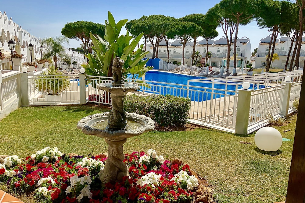 Marbella Resort 3 Pool Whirlpool Sauna — Marbella