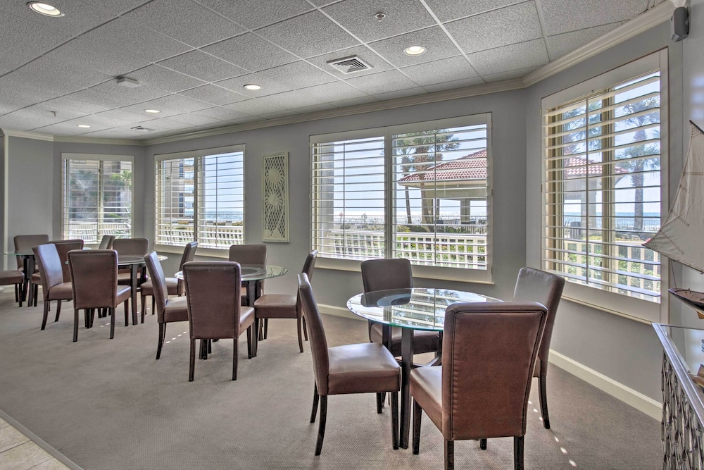 Gulf Views & Pool Access: Coral Reef Resort Condo - photo 14