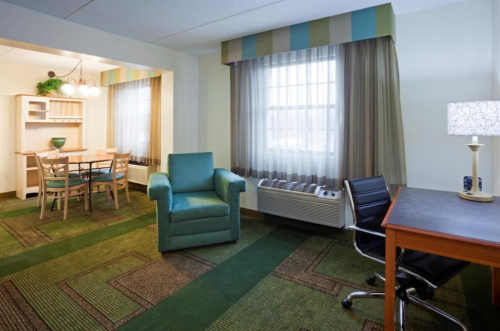 La Quinta Inn Chicago Oakbrook Terrace - photo 9