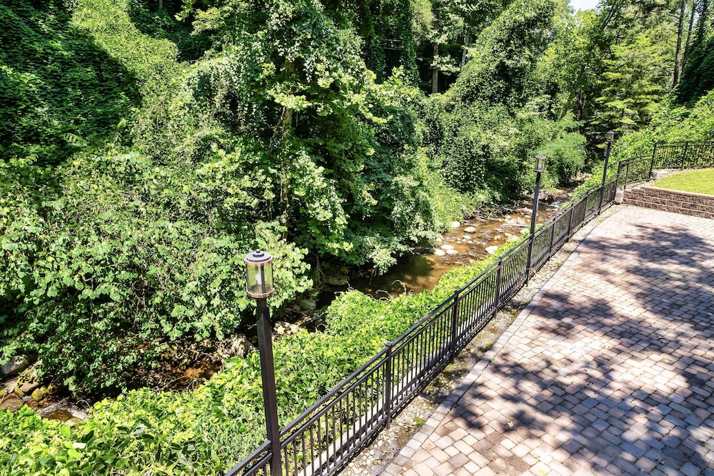 Gatlinburg Town Square - photo 99