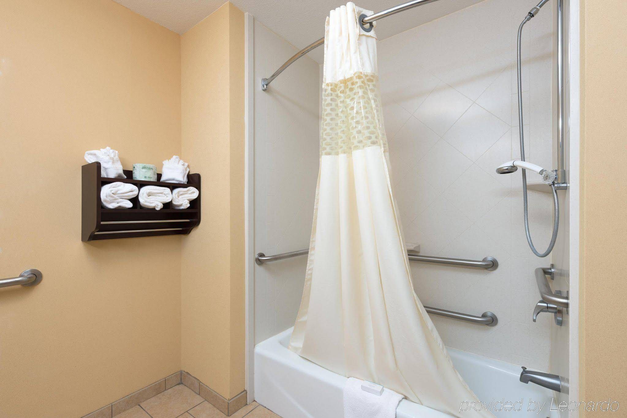 Durant Inn & Suites - photo 7
