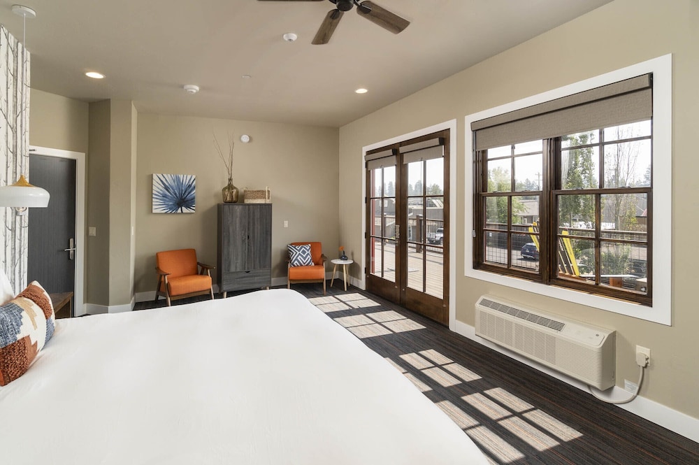 Ski Inn Taphouse Hotel - photo 16