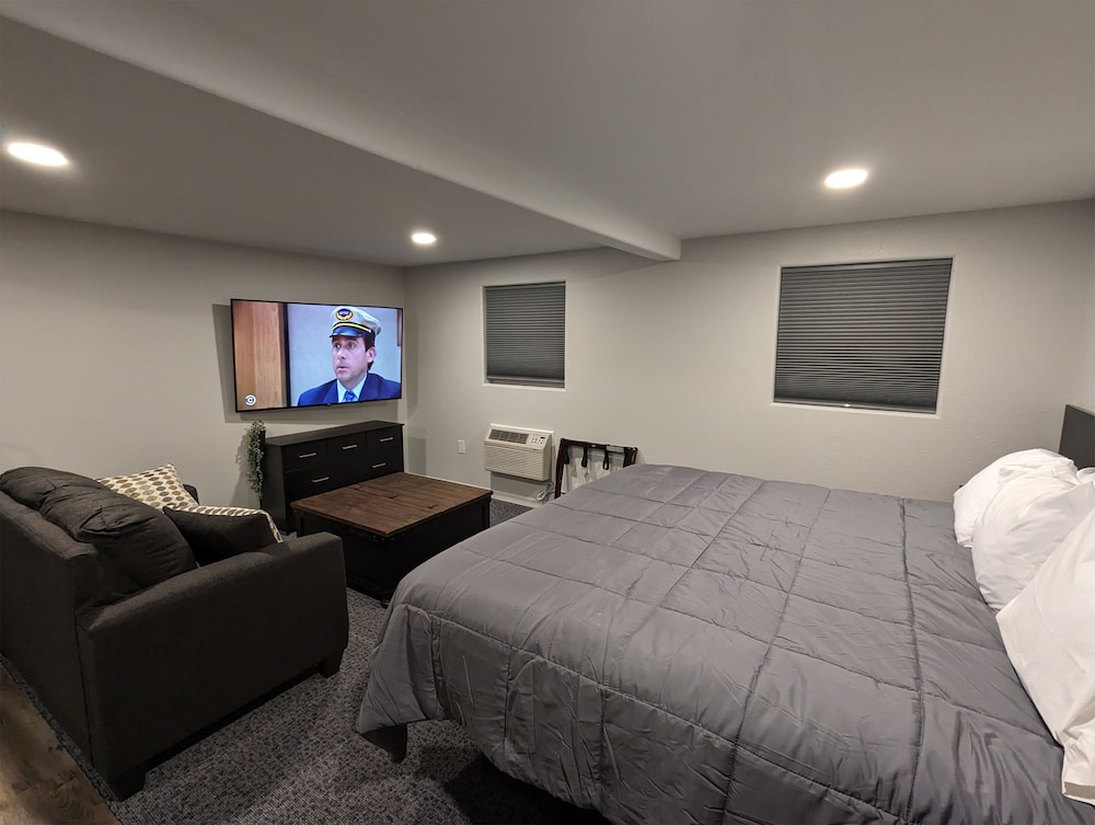 Silver Moon Motel & Suites - photo 10