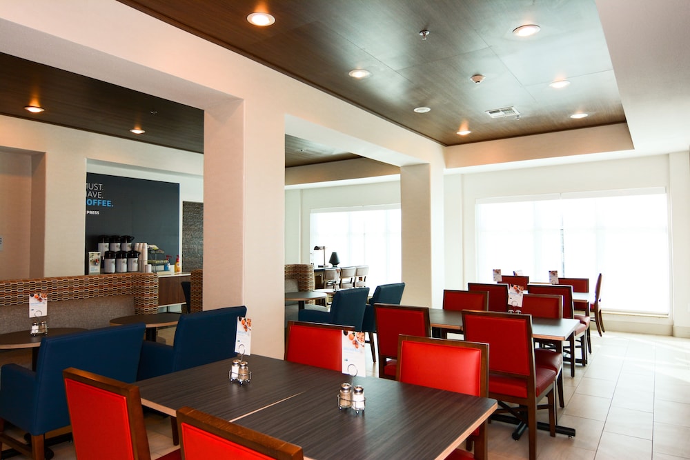 Holiday Inn Express & Suites New Boston by IHG - photo 27