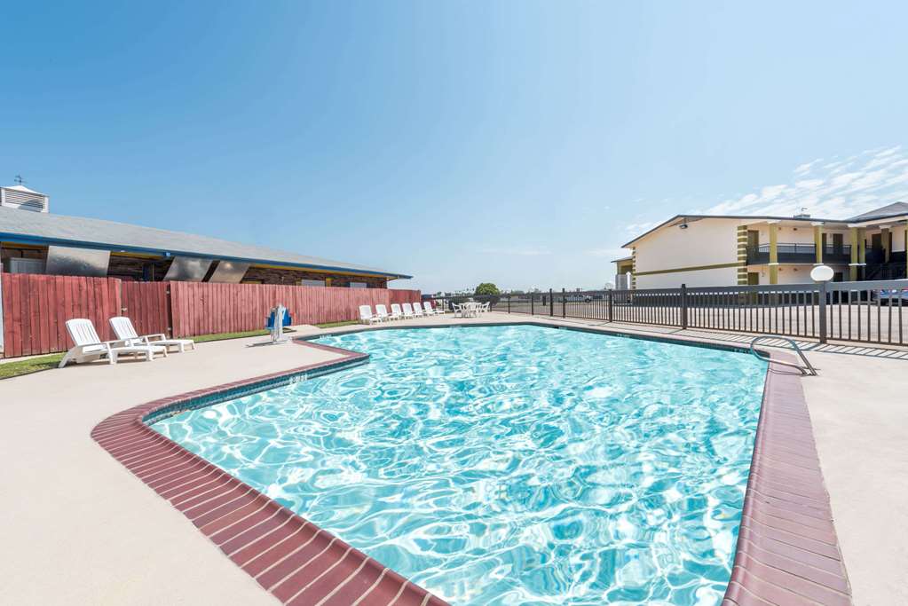 Knights Inn Greenville TX - photo 4