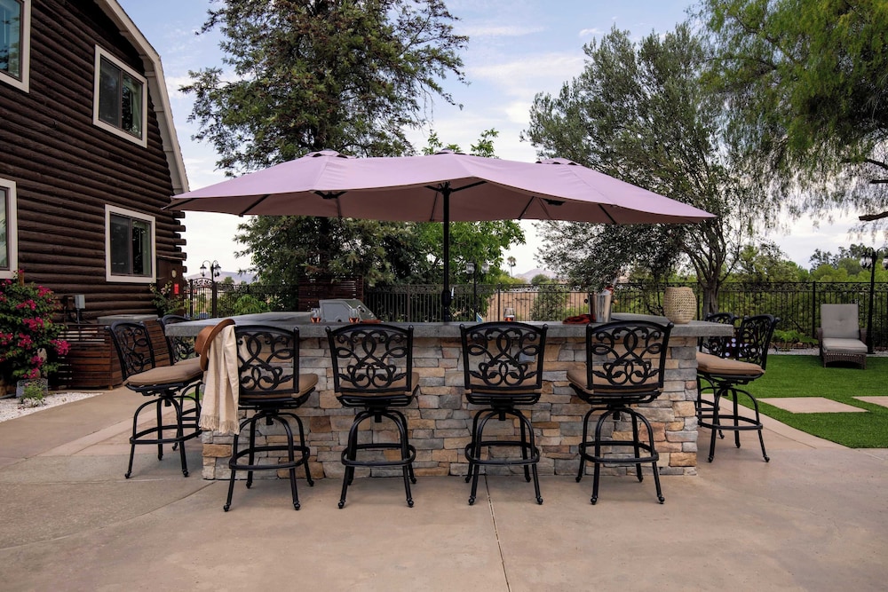 Chateau Syrah by AvantStay Picturesque Estate w Pool Hot Tub Table Tennis Pool Table New Pickleball Court Basketball hoop - photo 43