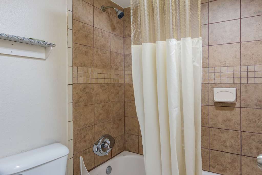 Rodeway Inn Broken Bow Hochatown - photo 24