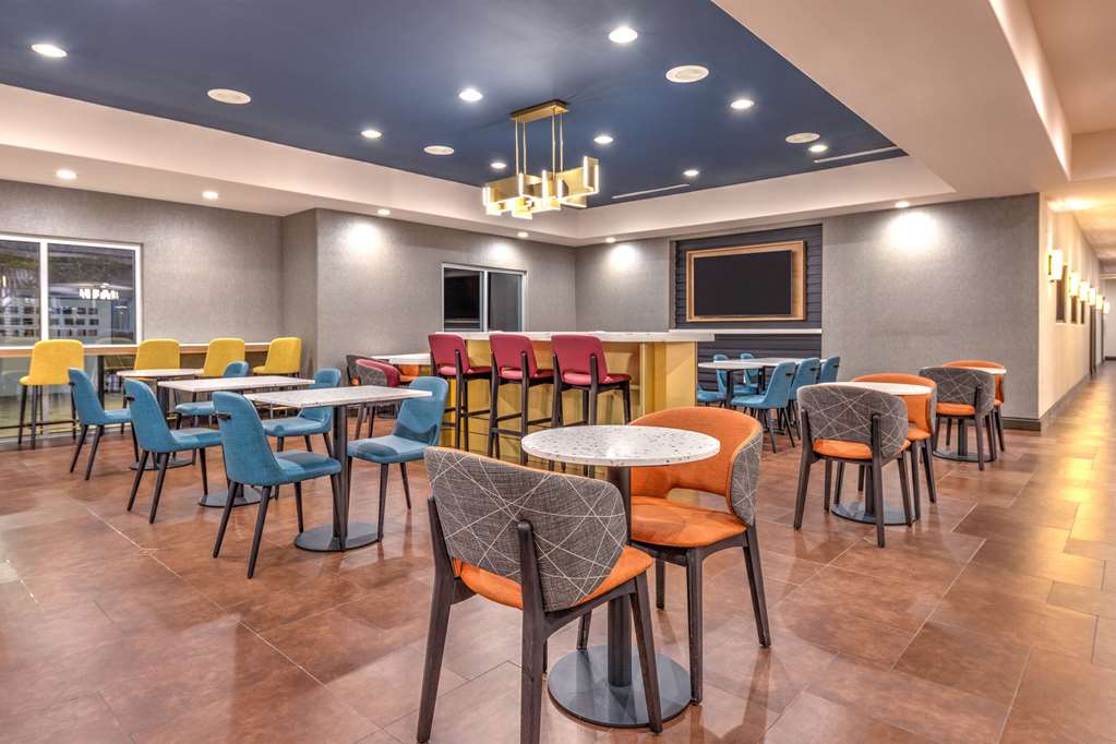 La Quinta Inn & Suites by Wyndham Woodway Waco South - photo 45