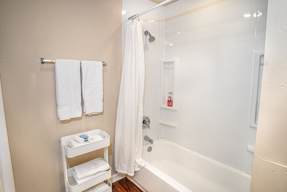 Nice 3br 2ba Near Downtown 2 min At&t Center - photo 15