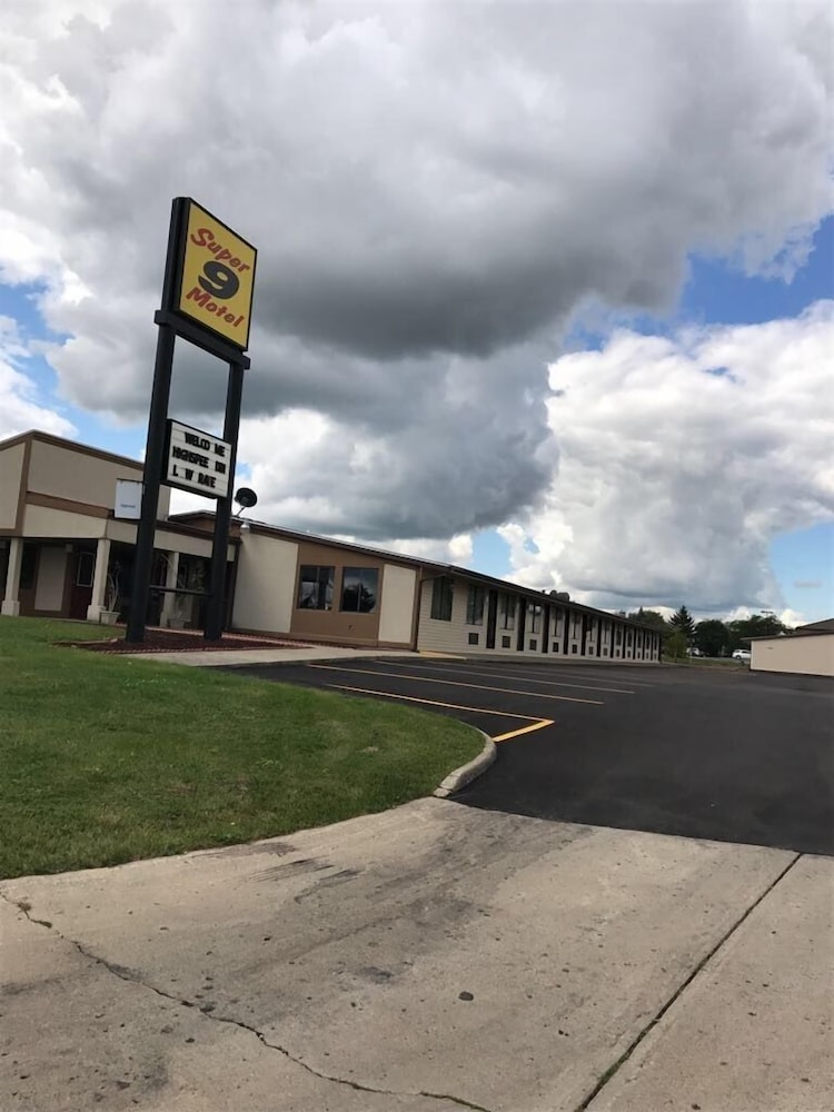 Super 9 Motel - photo 27