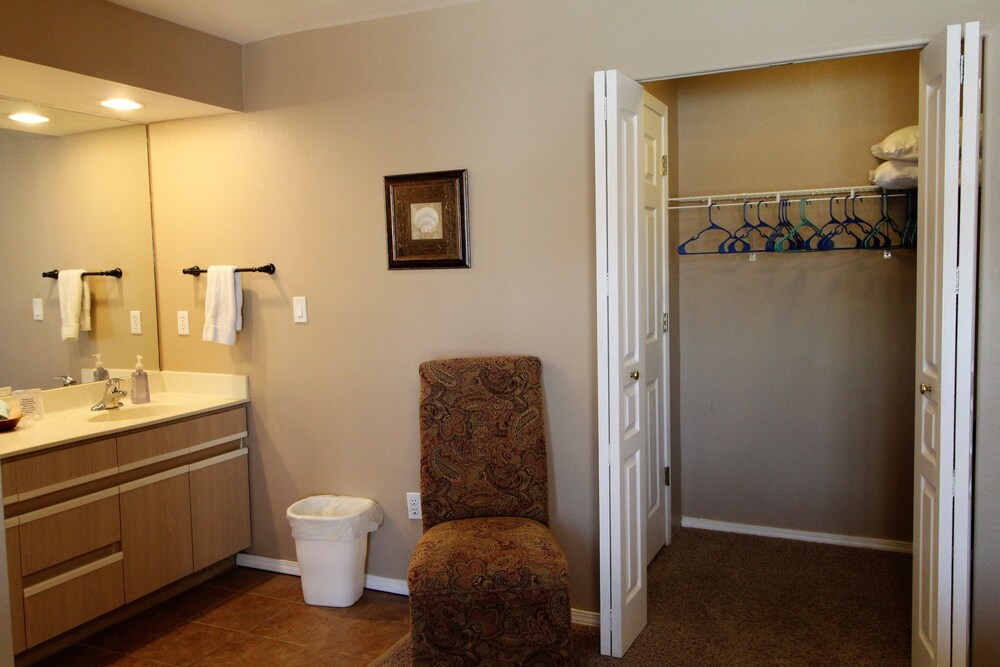Brook Poolside Walk In Meadow Brook - photo 8