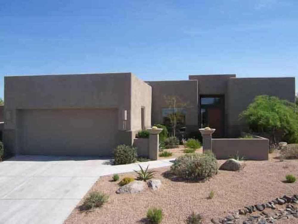 Troon Monument By Signature Vacation Rentals — 4-Star Luxury Hotel in Scottsdale, United States