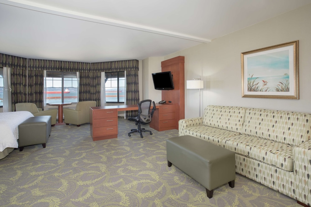 Hampton Inn and Suites Astoria - photo 16