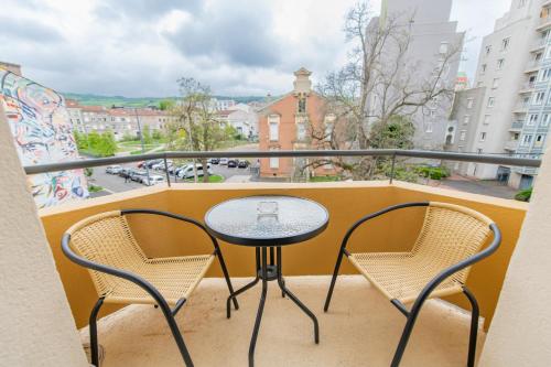 Kasa Cocon Entierement Equipe Avec Balcon — Saint Etienne