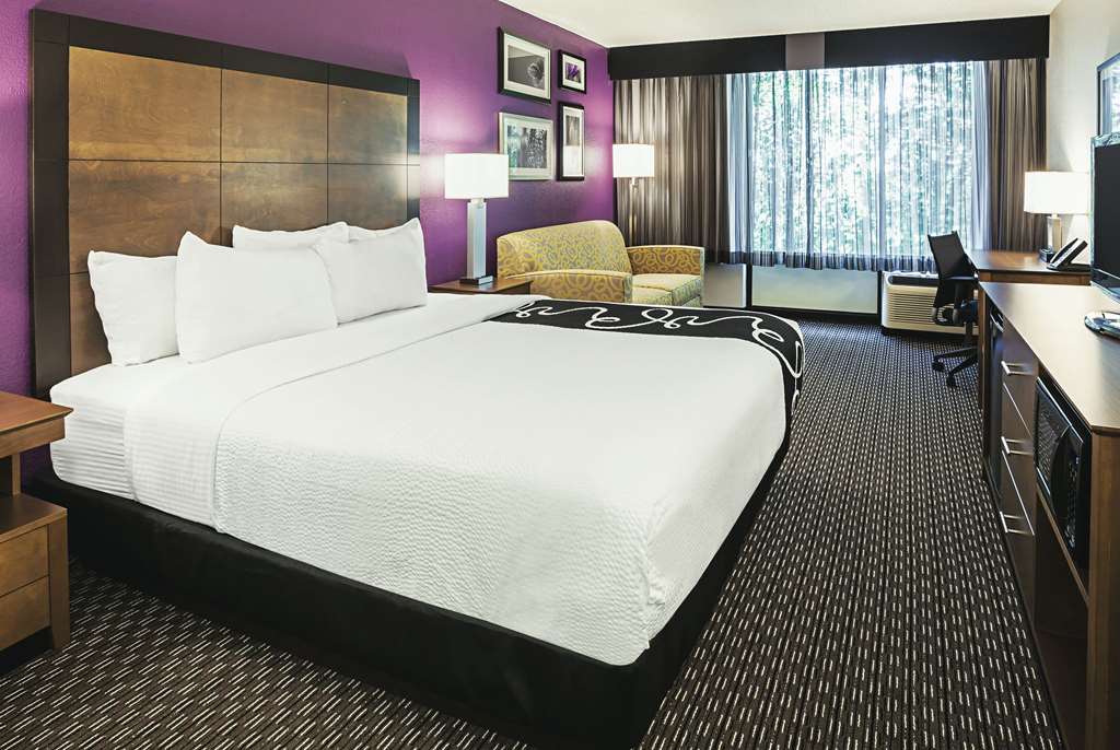 La Quinta Inn & Suites by Wyndham Rancho Cordova Sacramento - photo 26