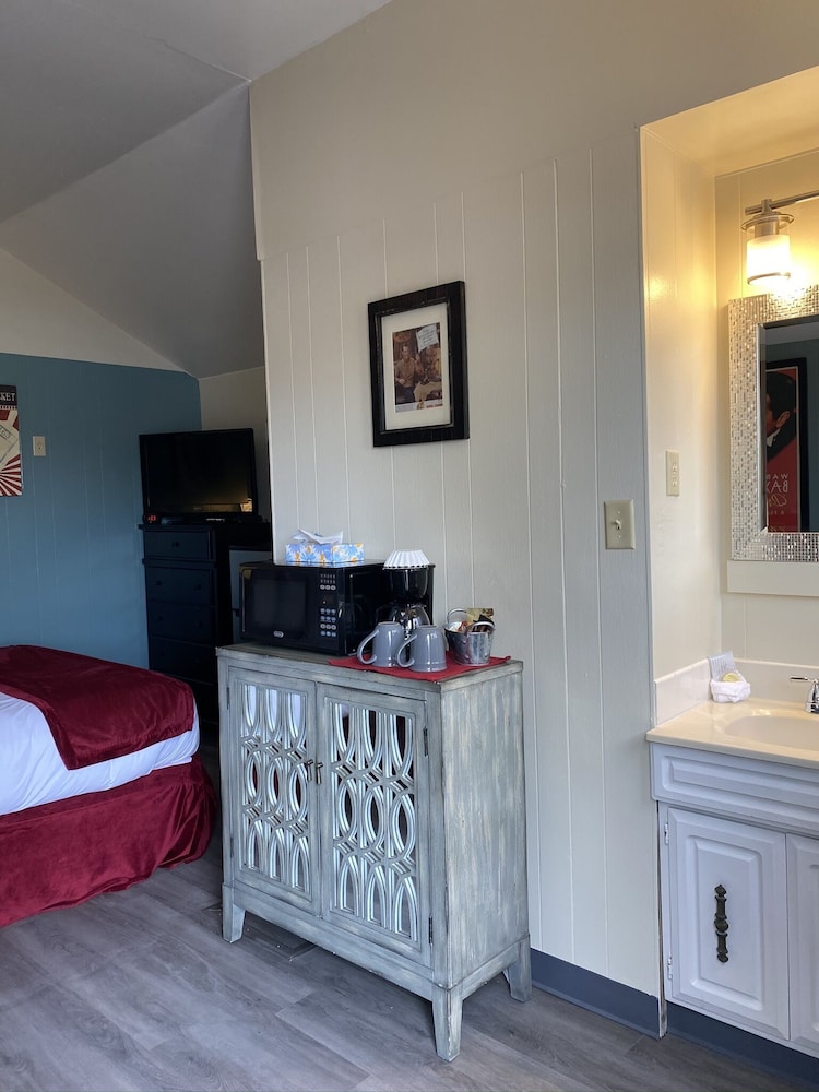 Lamplighter Cabins & Suites - photo 8