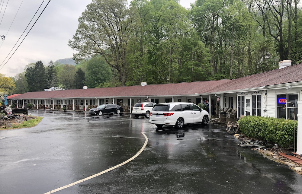Laurel Park Inn - photo 23