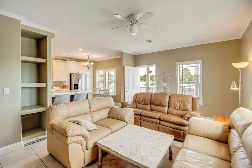 Canal front Key Largo Retreat w Community Beach in Key Largo, United States