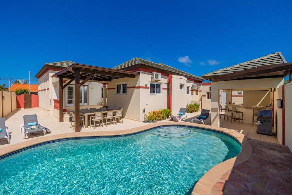 Sleeps 11 6 Bedrooms Privatepool Outdoor Dining in Noord, Aruba