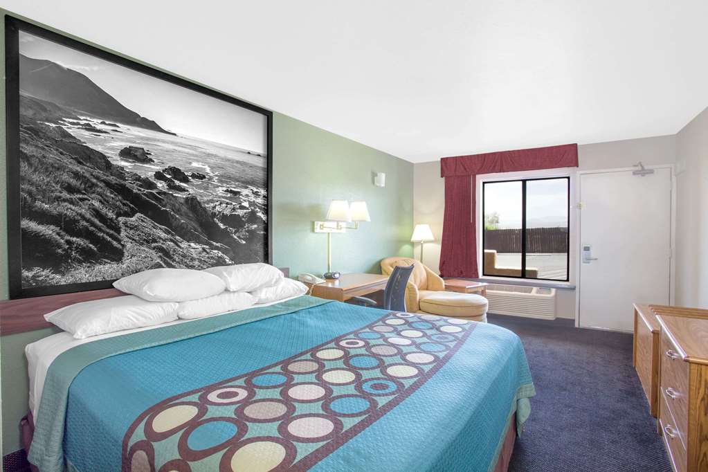 Super 8 by Wyndham Barstow - photo 12