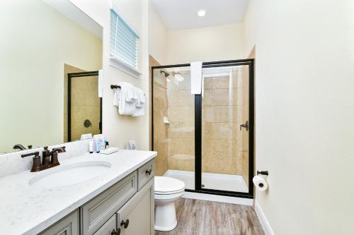 Grand Cottage with Hotel Amenities Near Disney at Margaritaville 8016LS - photo 2