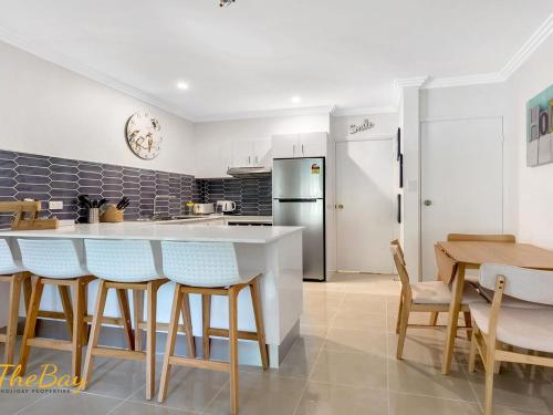 Karinya at Little Beach Downstairs — 4-Star Luxury Hotel in Nelson Bay, Australia