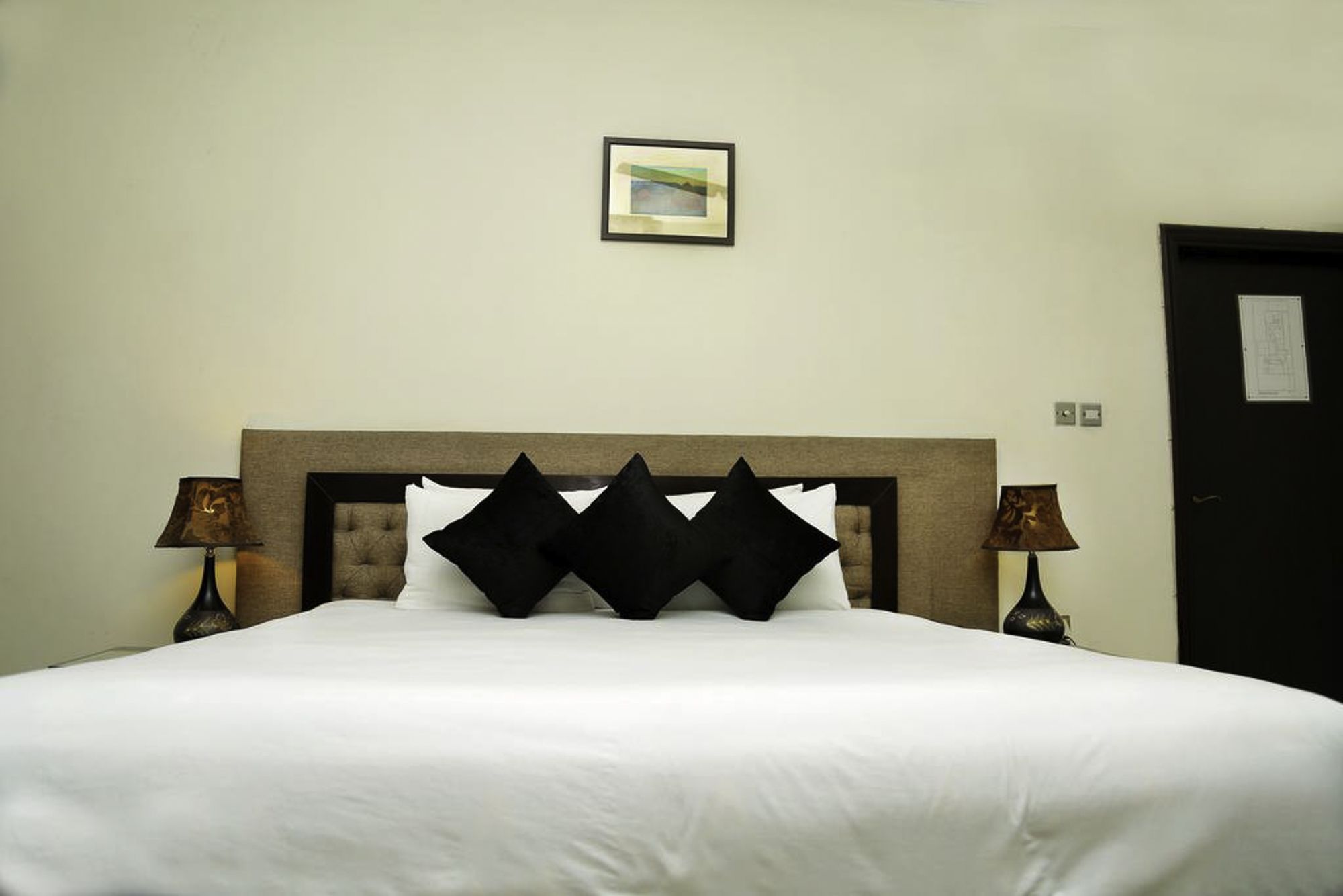 Royal Elegance Hotel - last minute hotel in Lahore