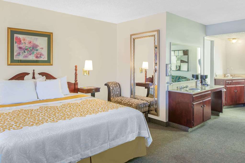 Days Inn by Wyndham Camarillo Ventura - photo 12