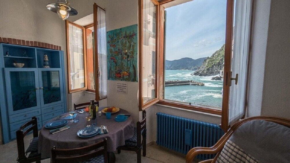 Agretta Sea View Apartment — 4-Star Luxury Hotel in Vernazza, Italy