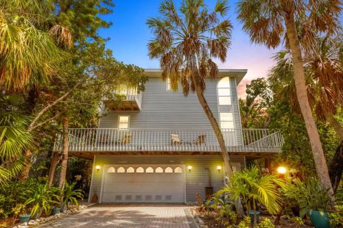 The Cranes Nest by SkyRun Anna Maria in Holmes Beach, United States