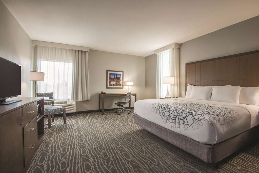La Quinta Inn & Suites by Wyndham Kingman - photo 9