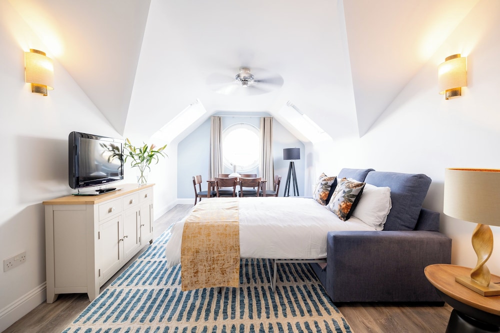SACO Jersey Merlin House — 4-Star Luxury Hotel in Saint Helier, United Kingdom
