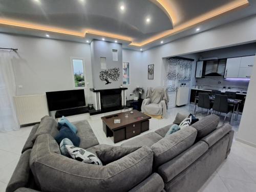 Luxury apartment — 4-Star Luxury Hotel in Amarynthos, Greece