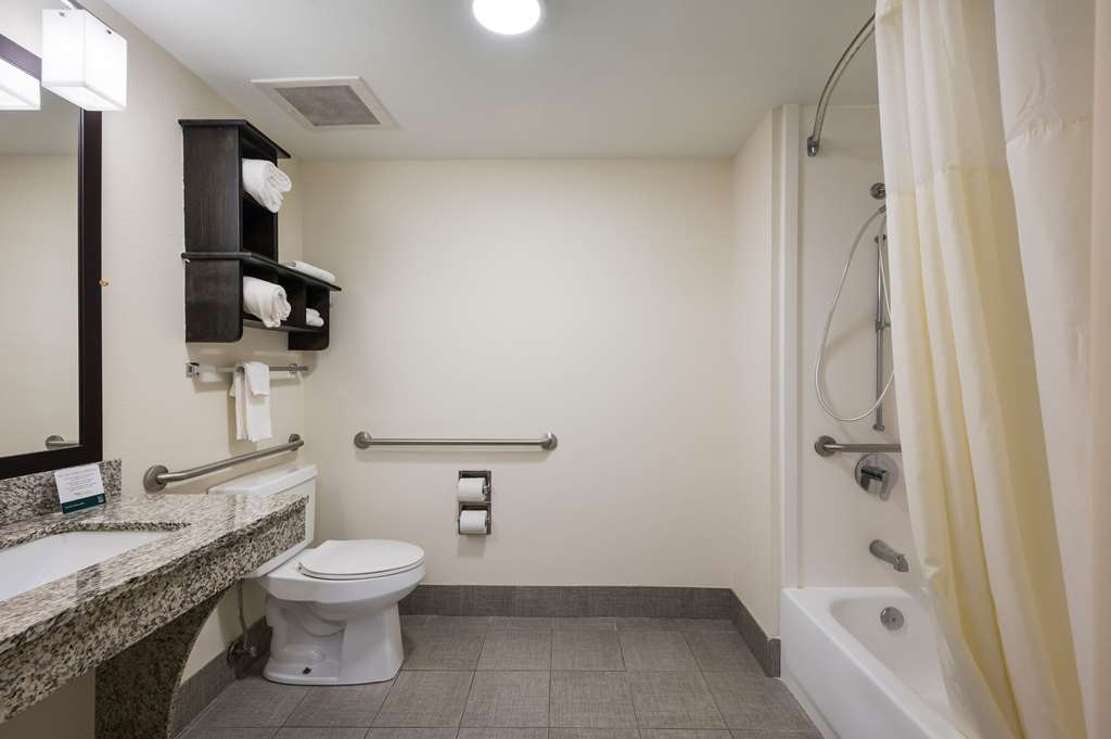 Quality Inn & Suites Huntsville Research Park Area - photo 26