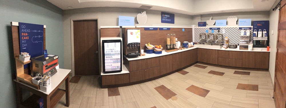 Holiday Inn Express Hotel & Suites Decatur by IHG - photo 35