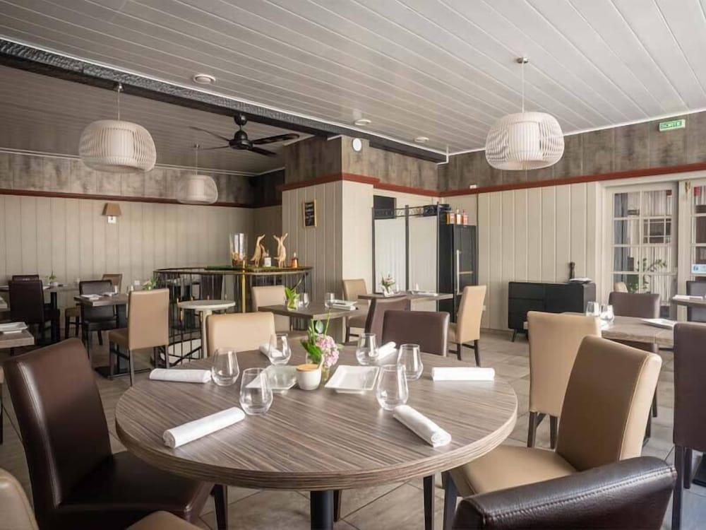 Hotel Le Marais Restaurant Caillebotte in Challans, France