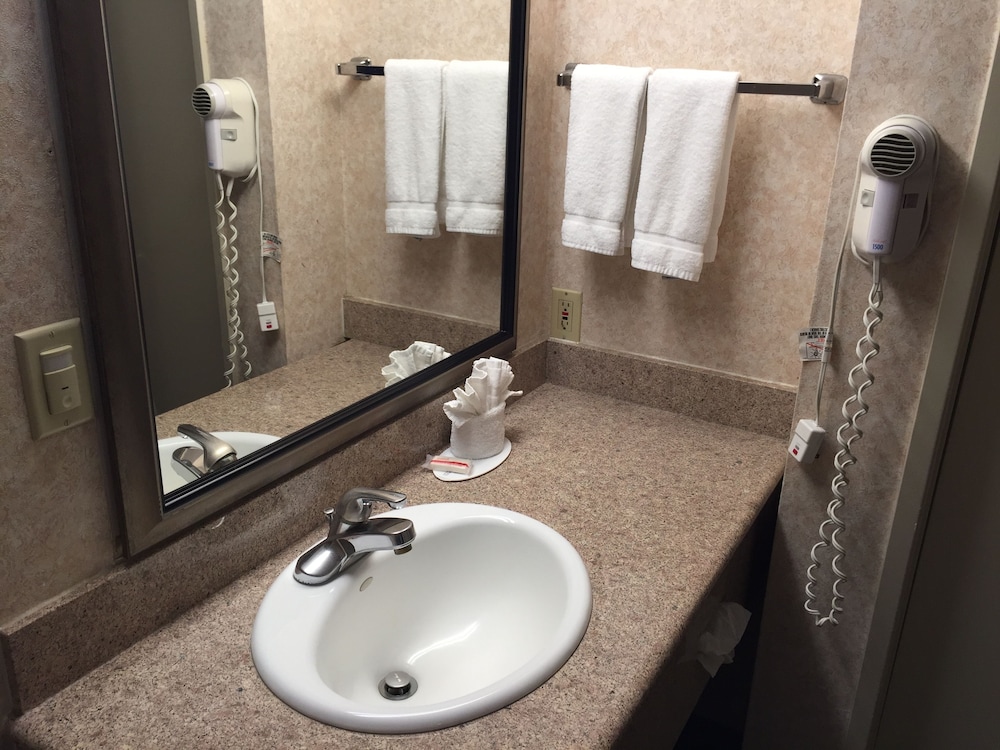 Triplodge Hotel Santa Clarita Valencia - photo 17