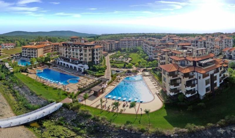 Oasis Beach Club — hotel in Tsarevo