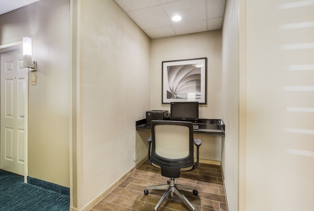 Candlewood Suites Virginia Beach Town Center by IHG - photo 27