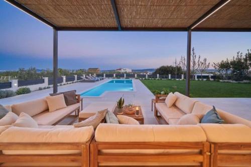 Vila Vlaka — 4-Star Luxury Hotel in Kastel Novi, Croatia