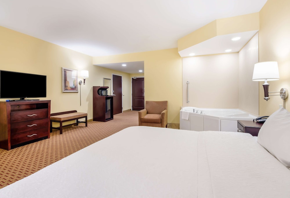 Hampton Inn Galax - photo 21