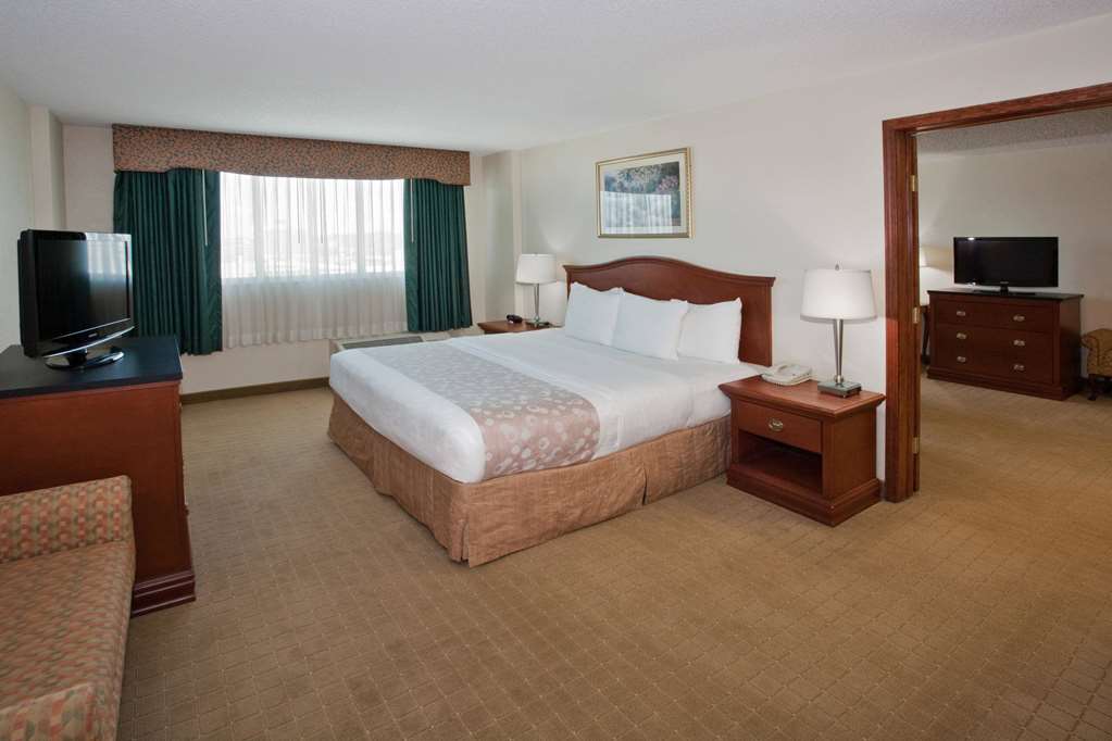 La Quinta Inn Suites Downtown Conference Center - photo 19