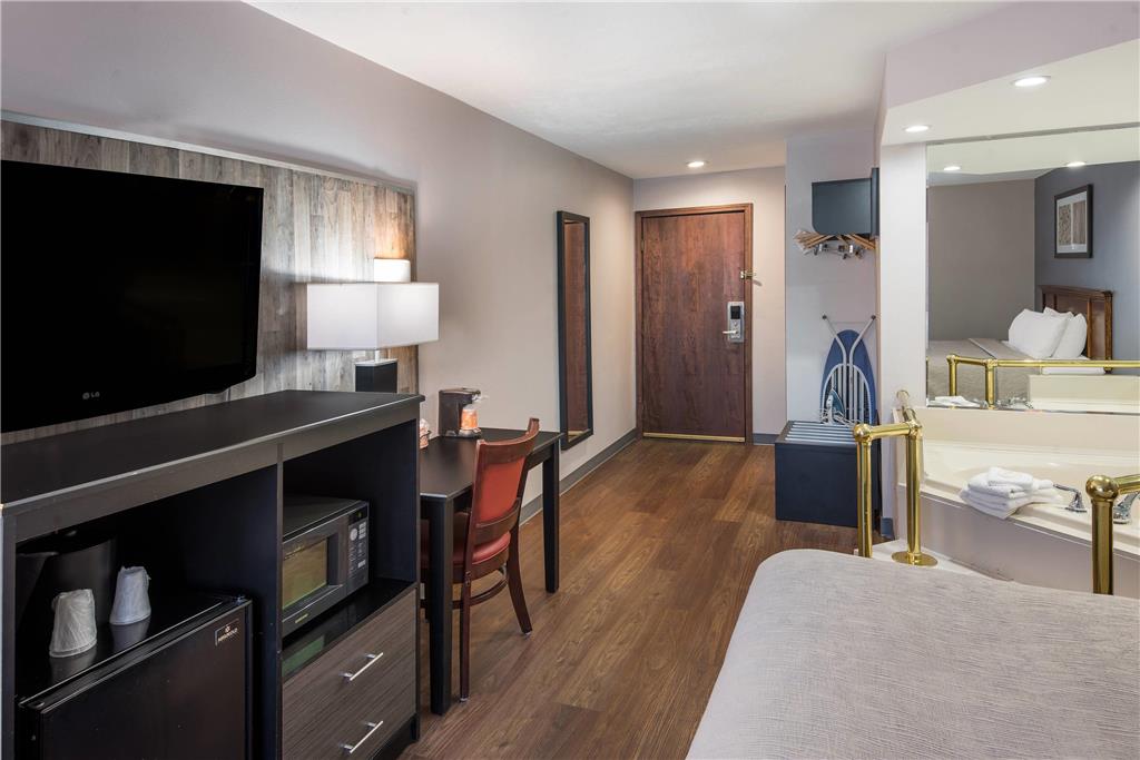 Quality inn & Suites Cincinnati I 275 - photo 23