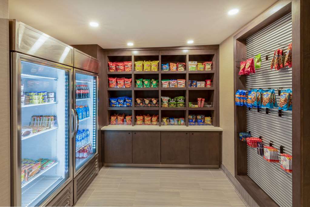 La Quinta Inn and Suites by Wyndham Jonesboro - photo 38